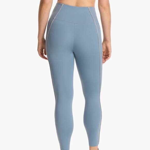 #30 NWT Vuori Evolve Lunar Legging, Cloud, Small | Retail $128 - Picture 2 of 6